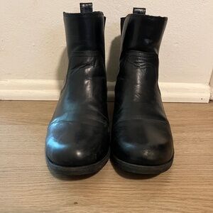 Ugg Australia Women's Keller Croc Leather Ankle Slip On Chelsea Boot Size